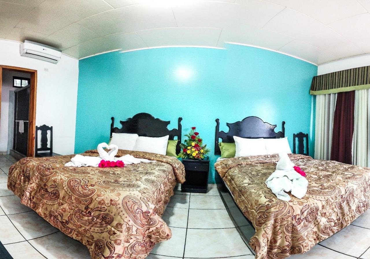 Uw Oasis Hotel La Ceiba Bagian luar foto