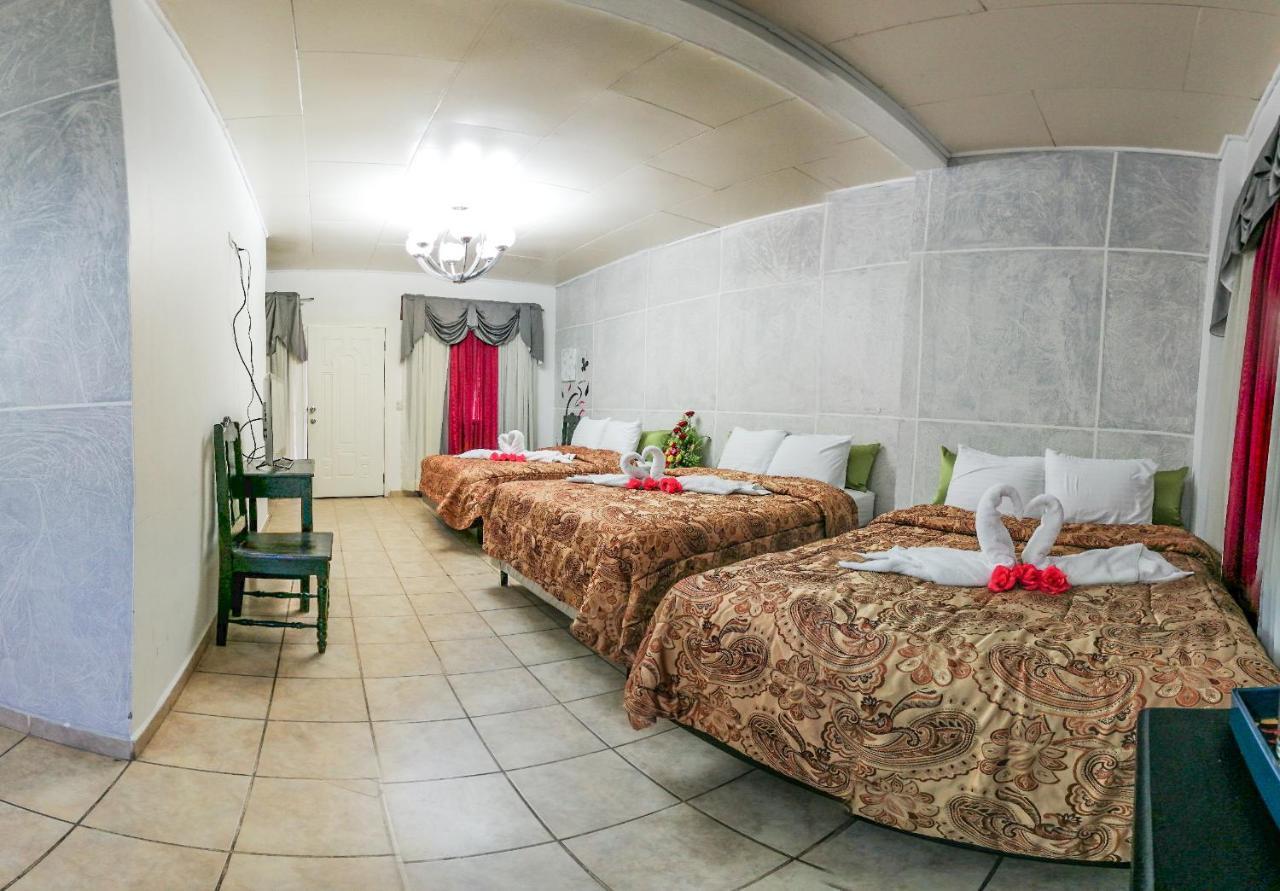 Uw Oasis Hotel La Ceiba Bagian luar foto