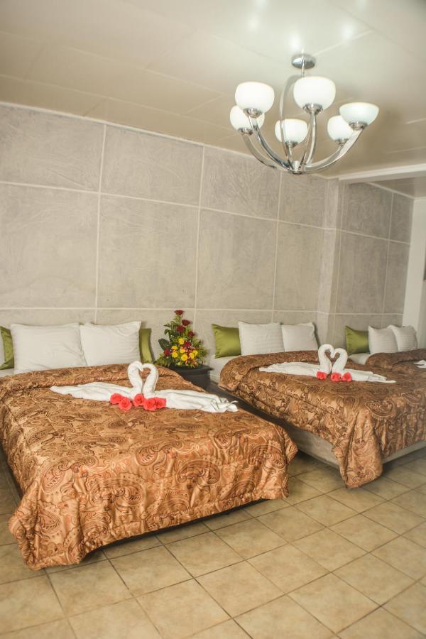 Uw Oasis Hotel La Ceiba Bagian luar foto