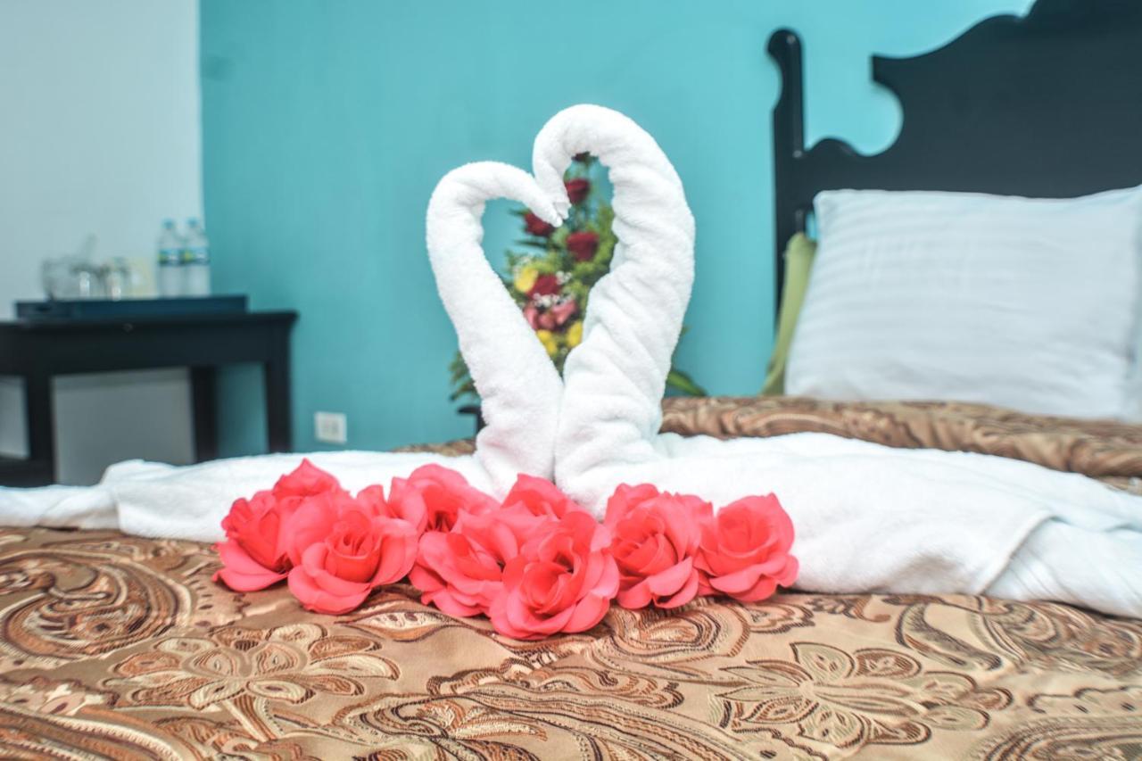 Uw Oasis Hotel La Ceiba Bagian luar foto